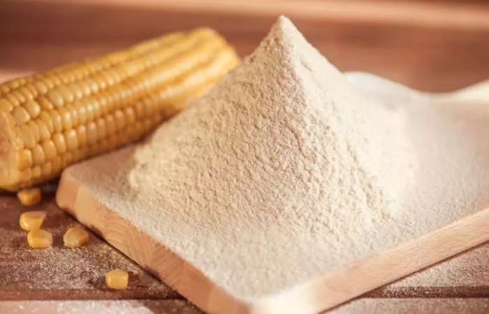 Corn-Flour-Can-Work-As-Dry-Shampoo-In-An-Emergency