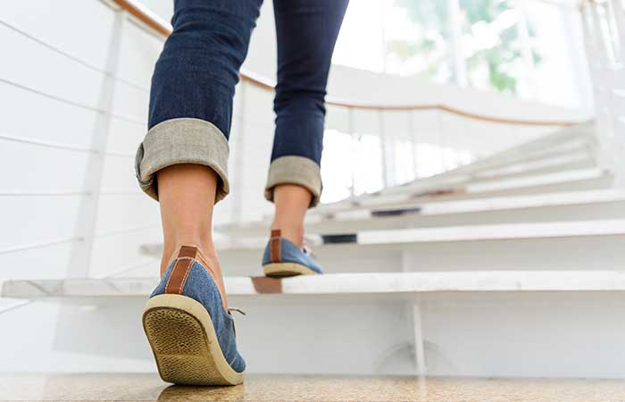 Going-Upstairs-Causes-Your-Knees-To-Ache