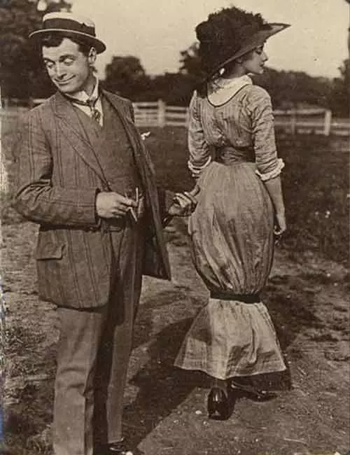 Hobble-Skirts