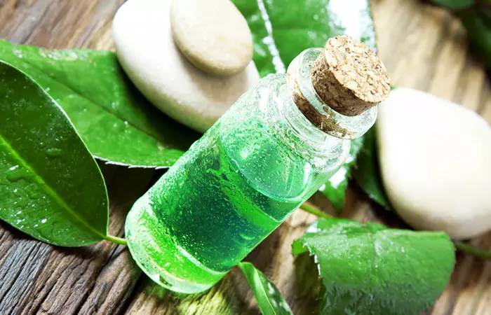 Tea tree oil as one of the home remedies for removing skin tags