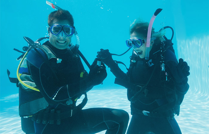 Unique underwater marriage proposal idea