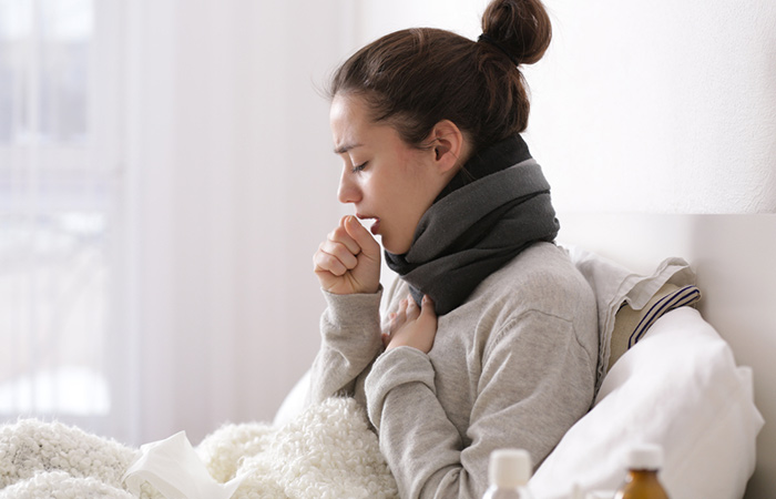 Woman with common cold may experience tickle in throat