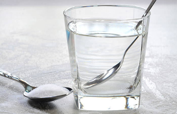 Salt water rinse may reduce gum pain