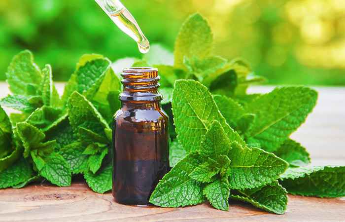 Use peppermint essential oil for thyroid