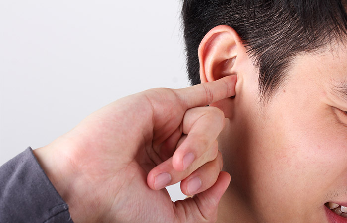 Itching is a symptom of swimmer's ear