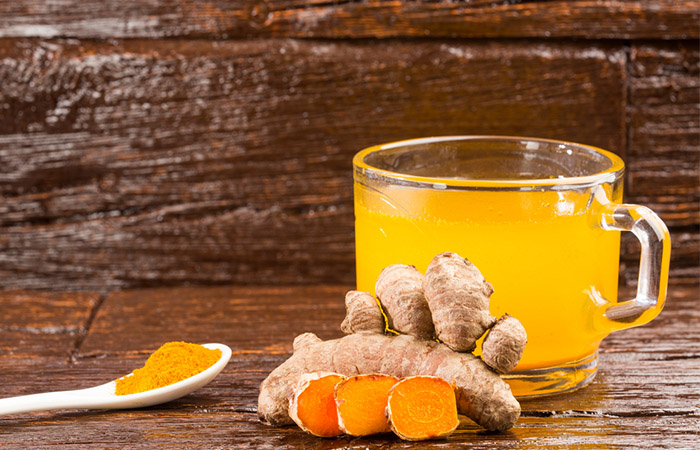 Gargle with turmeric saltwater to relieve sore throats