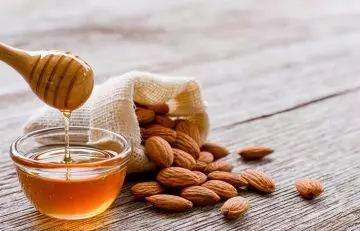 Honey and almond oil for dark circles