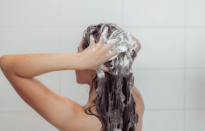 Clarifying shampoo for removing coconut oil out of hair