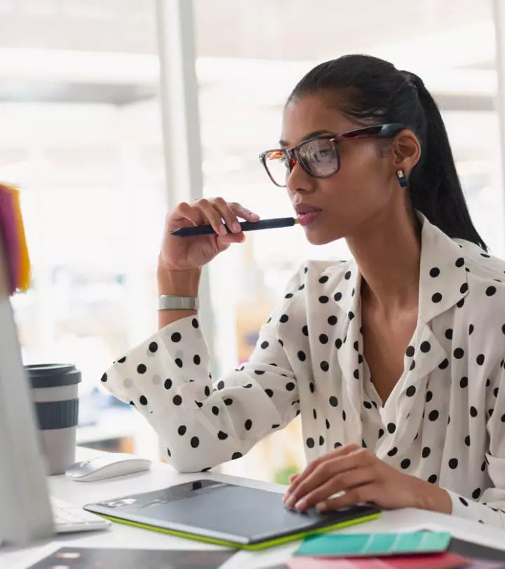 Due to the immense workload we face daily, many of us spend hours in front of the computer without a break and this can take a major toll on how our skin looks.