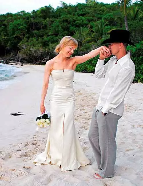 Renee-Zellweger’s-Wedding-Gown