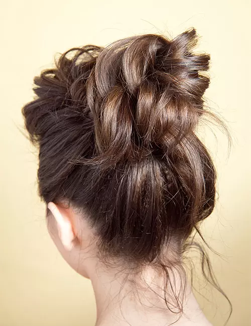 Messy-Bun-Without-Bobby-Pins