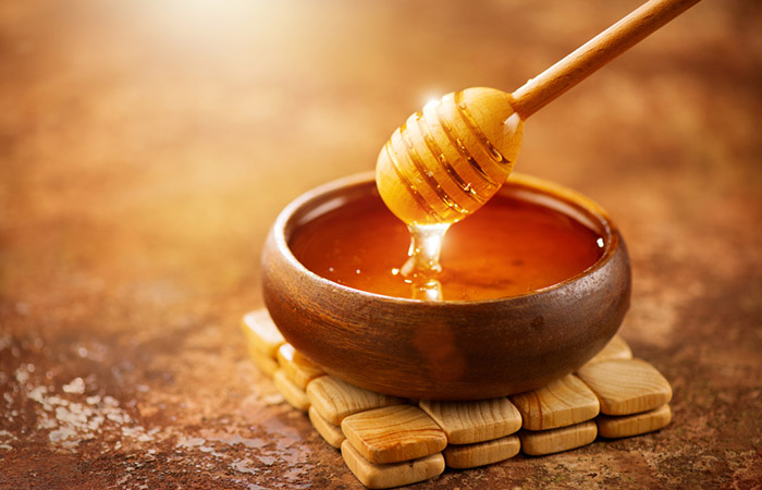 Honey for peeling skin due to sunburn