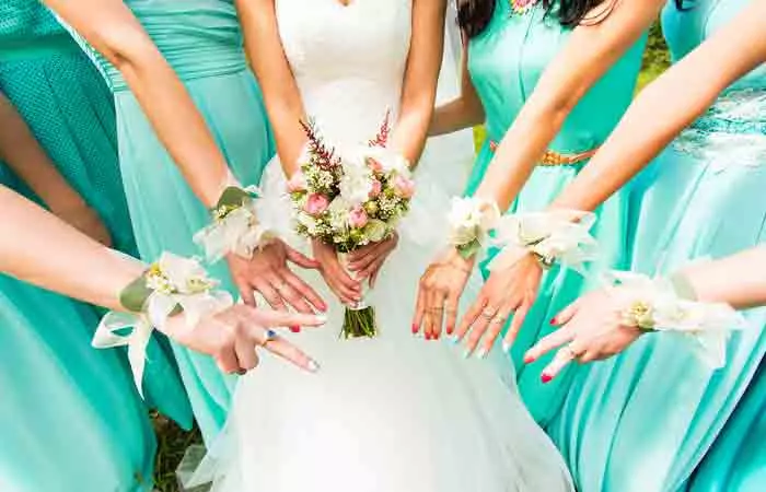Avoid-Wearing-Party-Colors
