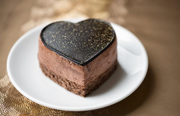 White Enhances Sweet And Black Enhances Savory Taste