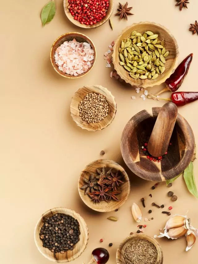 5 herbs and spices for glowing skin