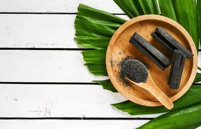 Activated charcoal for DIY peel-off face mask