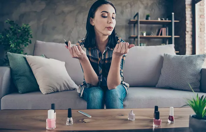 Dip Your Fingers In Water To Dry Your Nail Paint