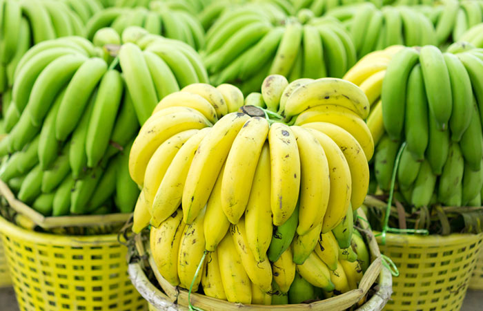 Green and yellow bananas
