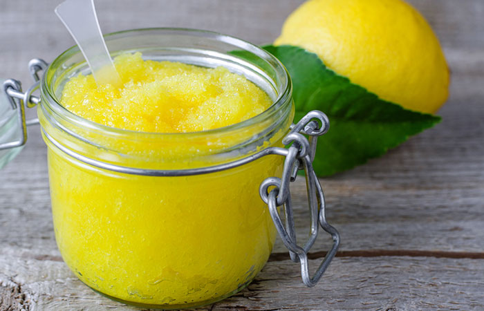 Lemon and sugar scrub can treat an oily nose