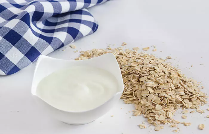 Oats and yogurt facial pack for skin