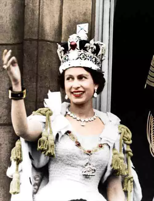 The-Coronation-Necklace-And-Earrings
