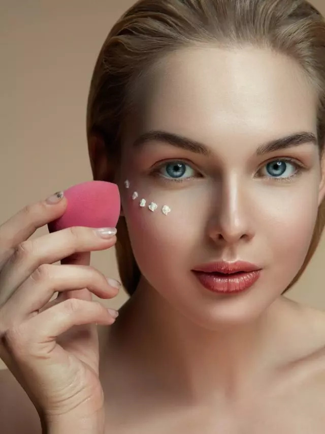 The Right Way To Use A Beauty Blender