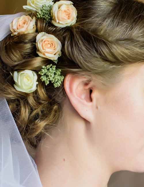 Accessorize-your-bridal-hairstyle-with-real-flowers