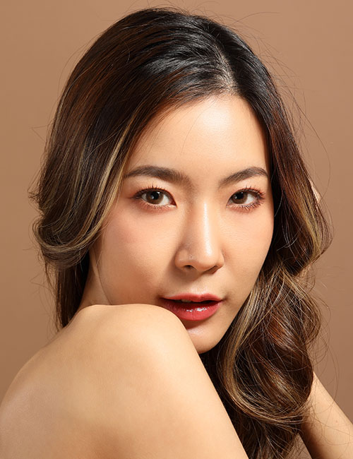 Black-to-brown balayage hair color for east Asian ladies