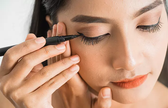 How To Apply Eyeliner