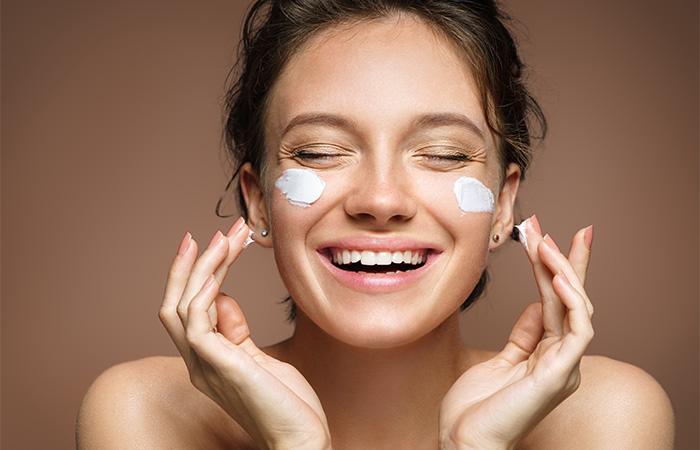 How To Apply Moisturizer