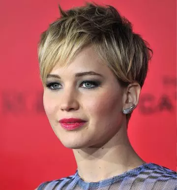 Pixie hairstyle for oval faces
