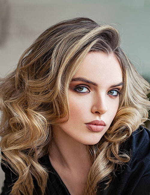 Side curls hairstyle for thick hair