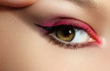 Cat-eye makeup