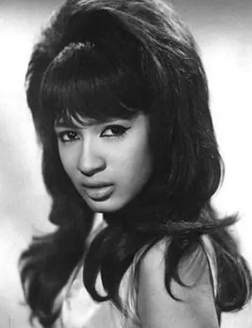 Ronnie Spector with cat eye