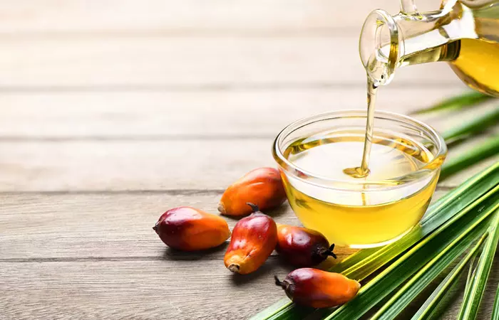 Palm kernel vegetable oil in glass bowl.