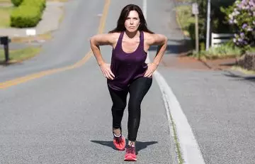 Woman doing walking lunges to strengthen her quads
