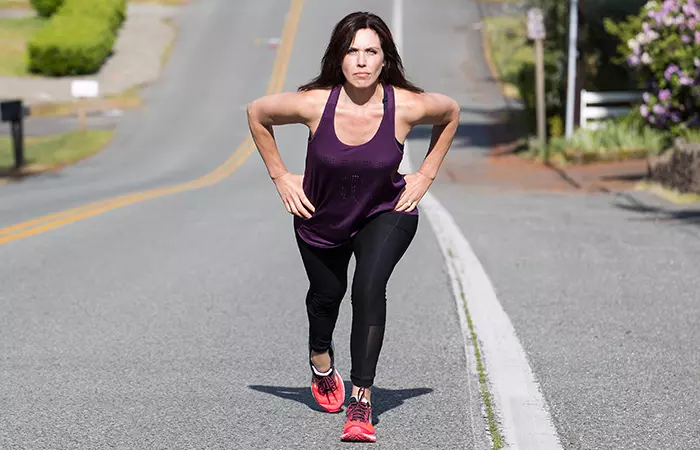 Woman doing walking lunges to strengthen her quads