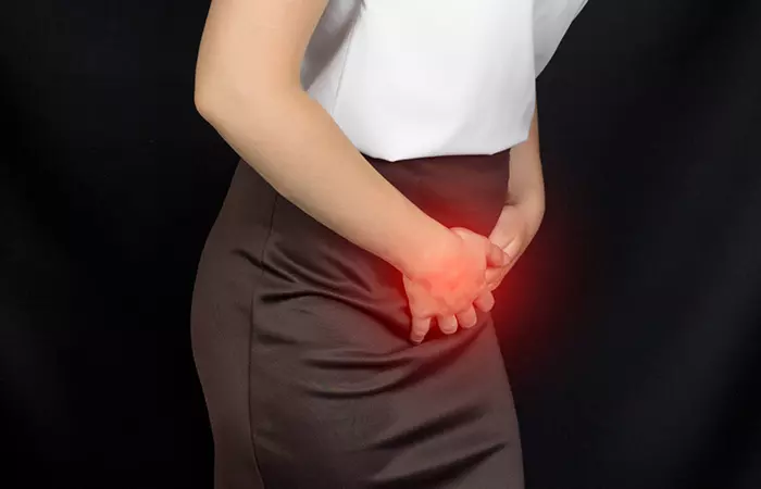 Woman with pain in the groin1