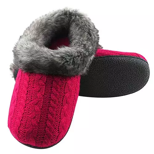 13 Best Slippers For Sweaty Feet, As Per A Podiatrist – 2024