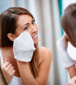 7-Ways-Makeup-Wipes-Can-Damage-Your-Skin