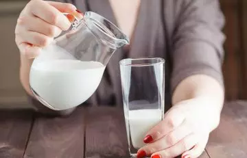 In What Cases Should You Stop Drinking Milk