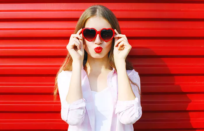 Match Your Glasses With Your Lipstick