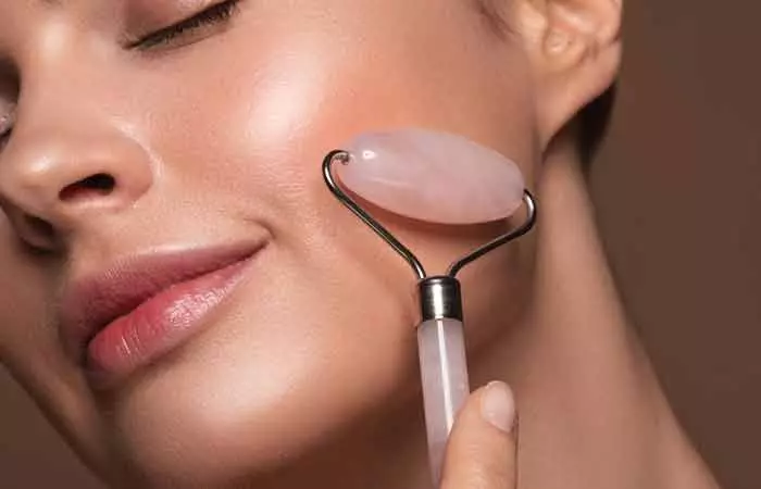 They-Pamper-Their-Face-With-Massages