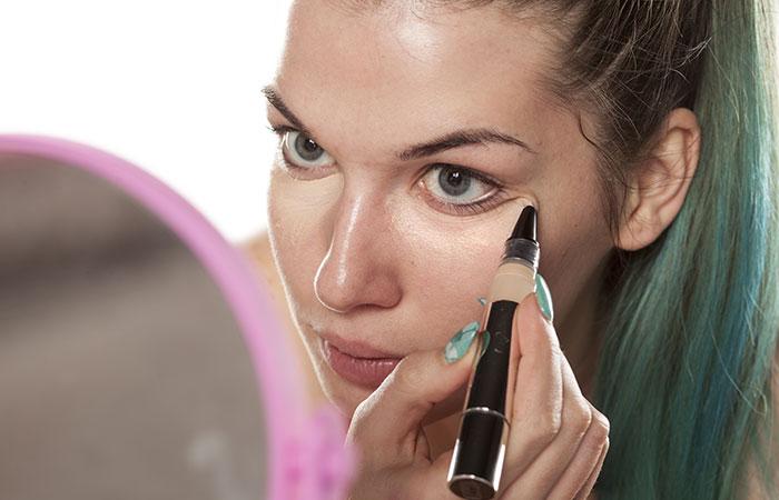 Try The Triangle Trick With Your Concealer