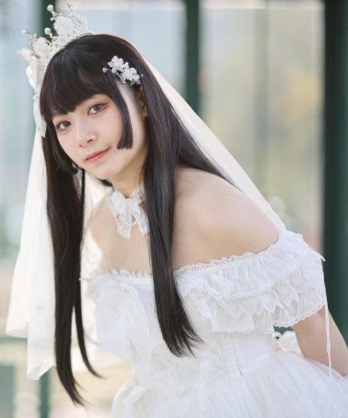 Cheek length hime cut style Cheek length hime cut style