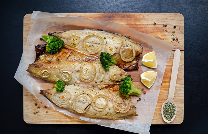 Baked mackerel with steamed broccoli to eat on the GAPS diet