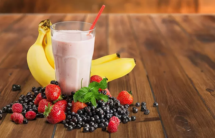 Gluten-free berry and banana smoothie