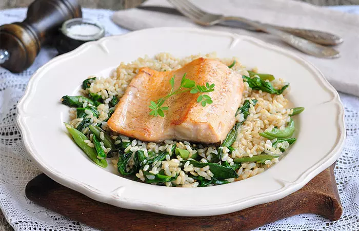 High-protein, low-carb steamed salmon and brown rice
