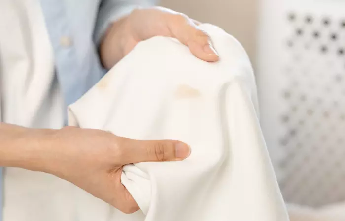 Pre-Treat The Stain With Dish Soap