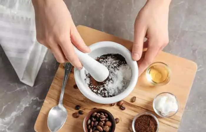 Coffee-And-Coconut-Oil-Scrub